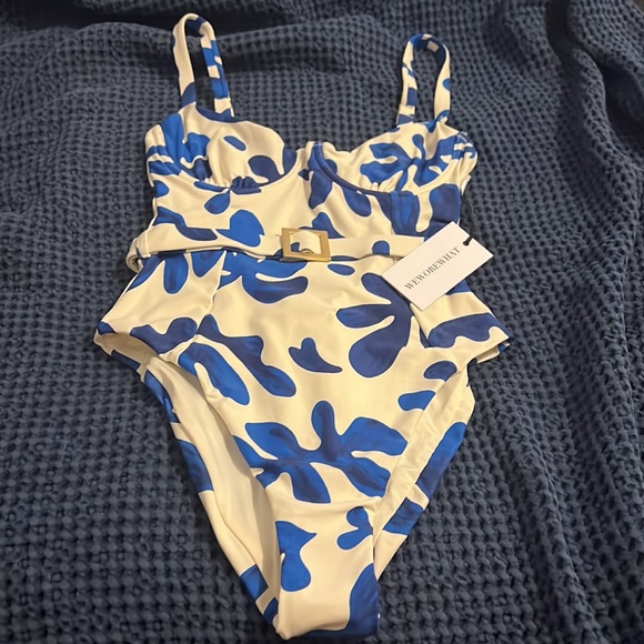 DANIELLE ONE PIECE ❤️ - Picture 2 of 5